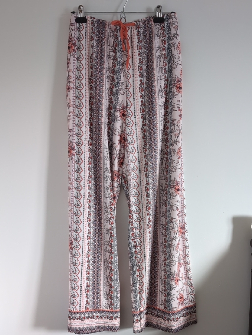 La Vie En Rose Pink and Cream Floral Stripe Pajama Set - Picture 5 of 9